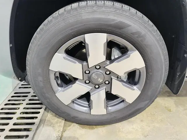 Beijing Beijing off-road BJ60 Thunder Advanced version of seven seats