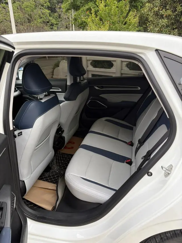 Geely Emgrand 4th generation 1.5L CVT luxury