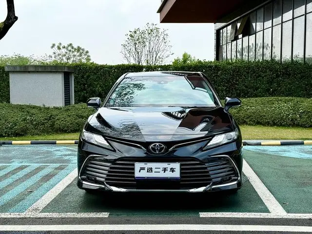TOYOTA Camry 2.0G Deluxe Edition