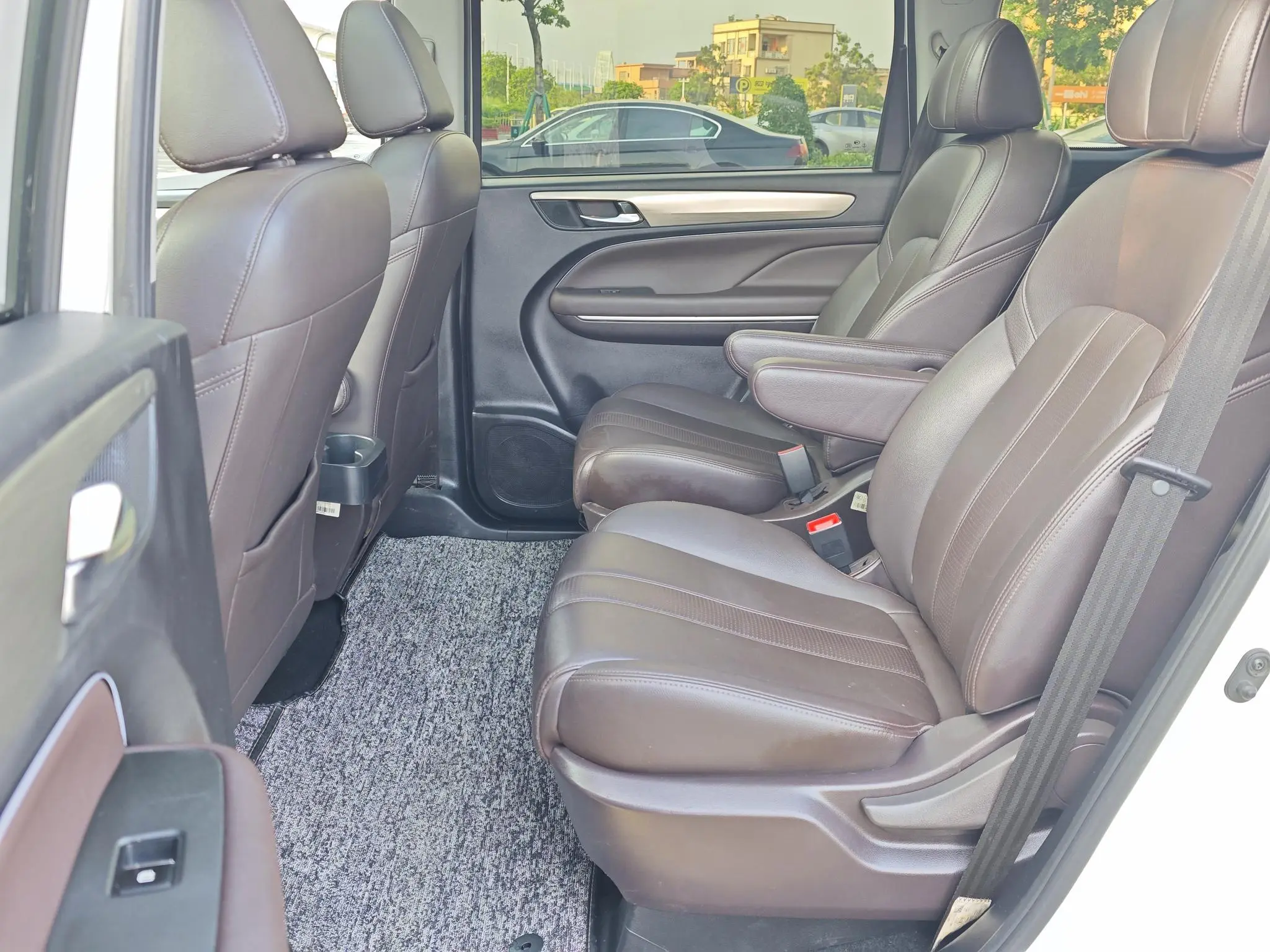 GAC Trumpchi M6 270T automatic Premium Edition 7-seater Country V