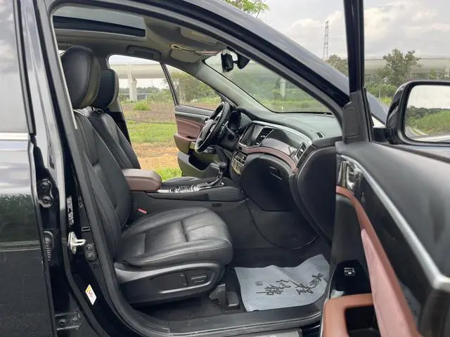 GAC Trumpchi GS8 320T two-wheel drive luxury Zhilian Edition 7 seats