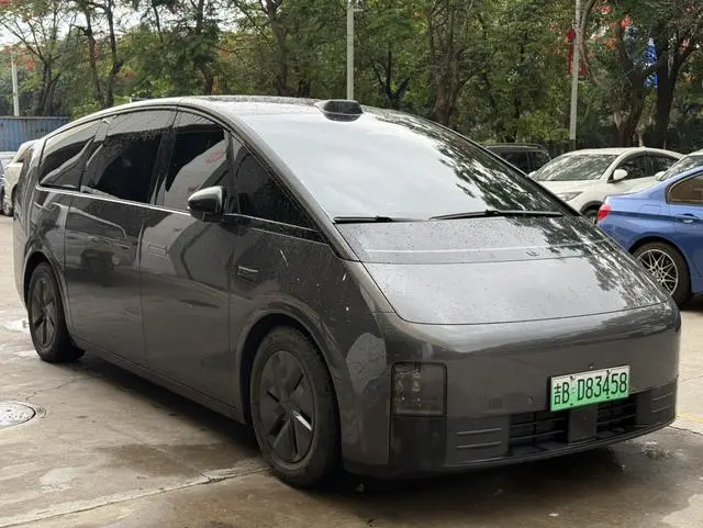 Li Auto Ideal MEGA Ultra version