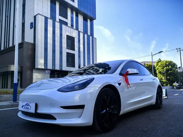 Tesla Model 3 Upgraded version of standard battery life rear drive