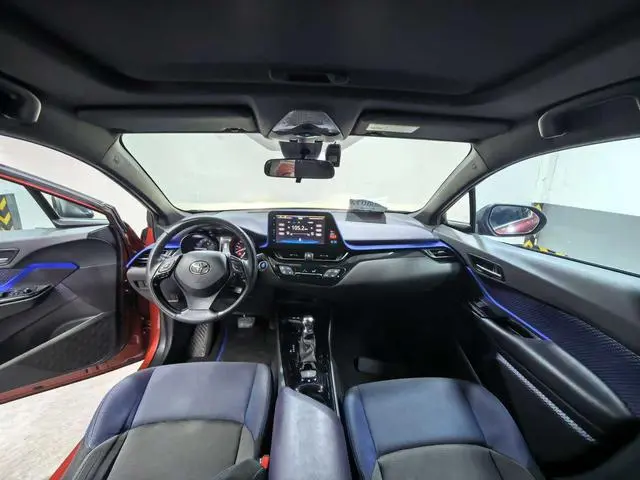 TOYOTA Toyota C-HR 2.0L Luxury sunroof version Country V