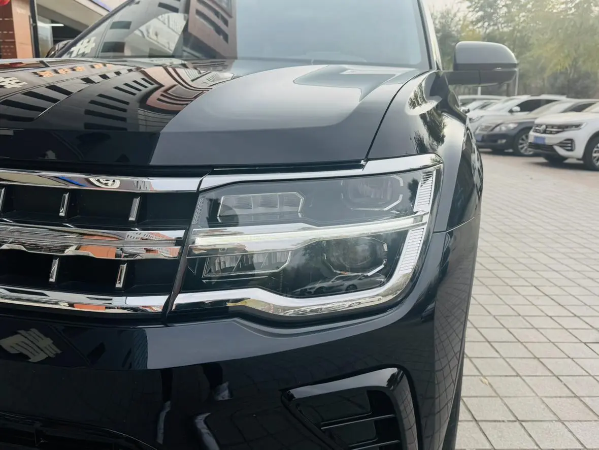 Volkswagen Tourang 380TSI four-wheel drive Premium Deluxe Edition