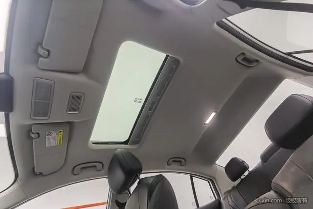 Roewe Roewe i5 1.5L CVT Deluxe Edition