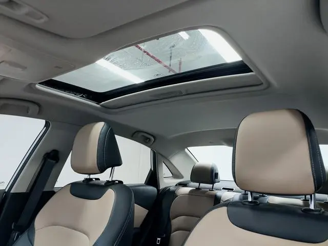 Chevrolet Cruze 320 automatic Enjoy Skylight version