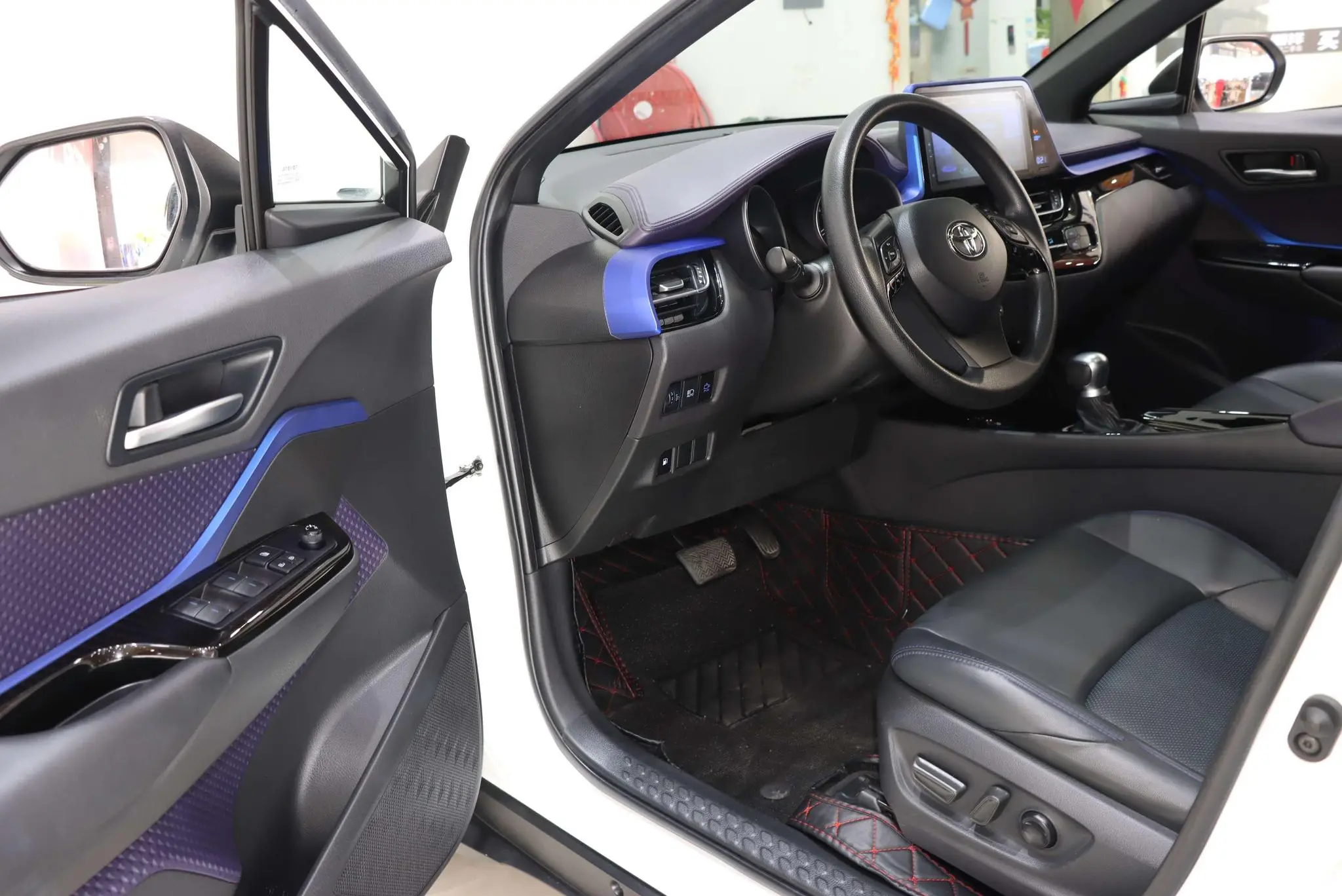TOYOTA Toyota C-HR 2.0L Leading version