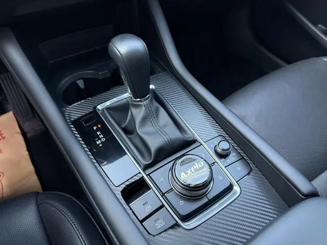 Mazda Mazda 3 Angkesaila 2.0L automatic warranty version