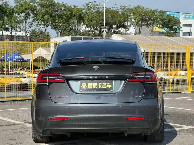 Tesla Model X 75D