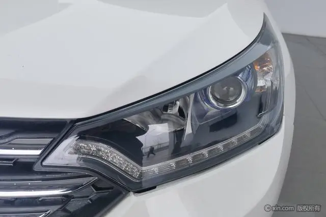 Dongfeng Fengshen Dongfeng Fengshen AX7 2.0L automatic Zhiyi type