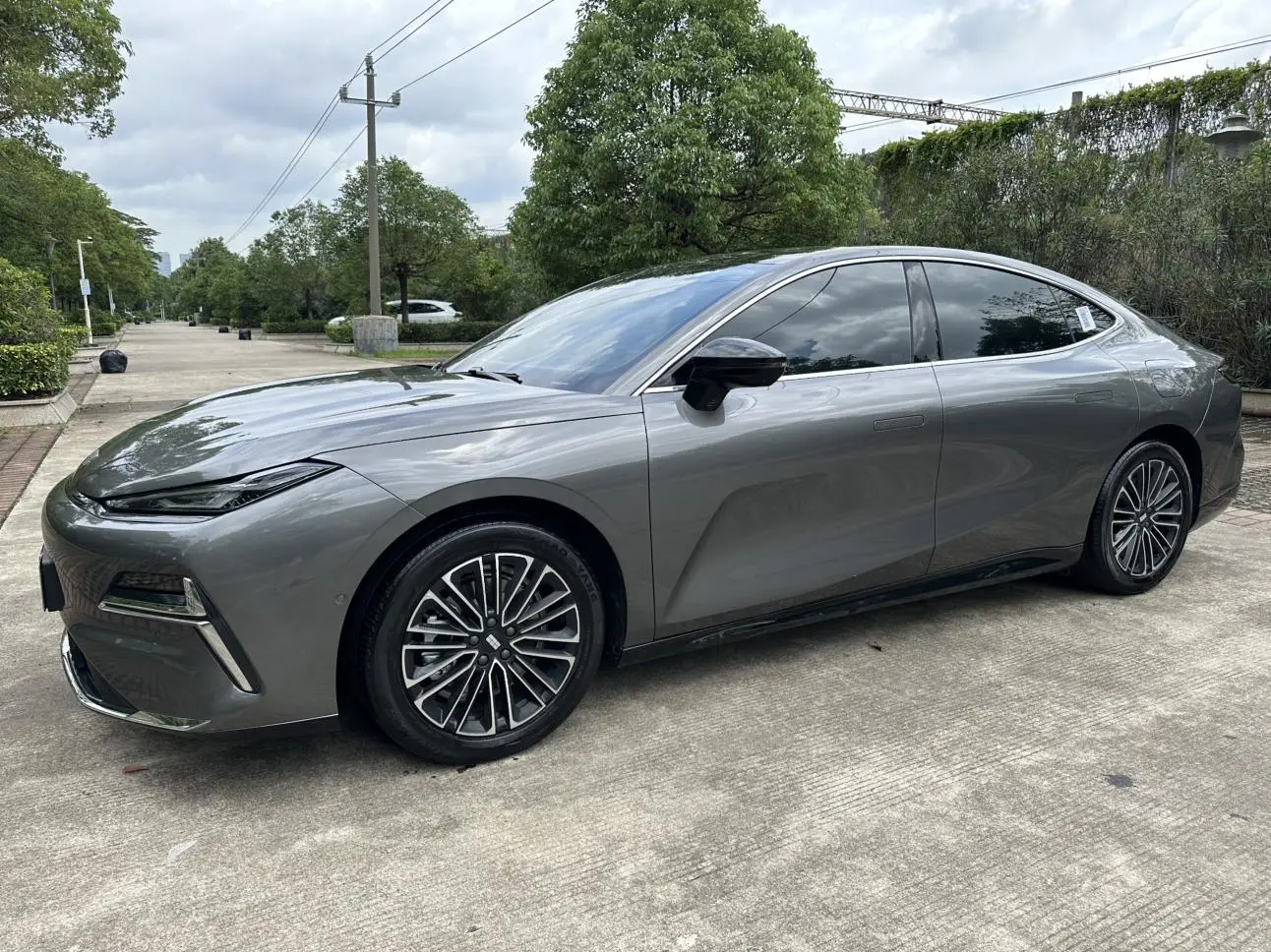 Geely Galaxy Galaxy Sparkle 8 PHEV 130km EM-i Premium Edition