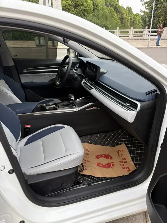 Geely Emgrand 4th generation 1.5L CVT luxury