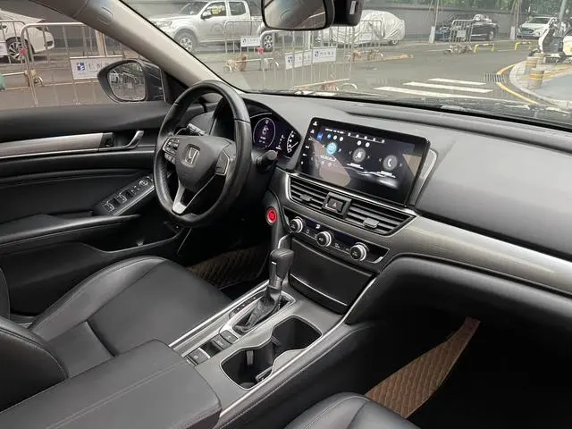 Honda Accord 260TURBO Deluxe Edition