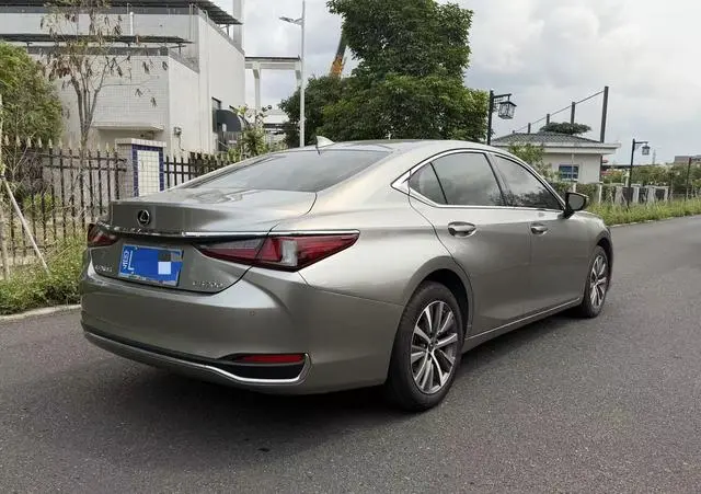 Lexus Lexus ES 200 Excellent Edition