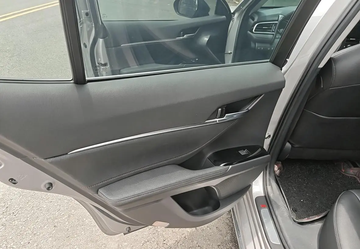TOYOTA Camry 2.0G Deluxe Edition