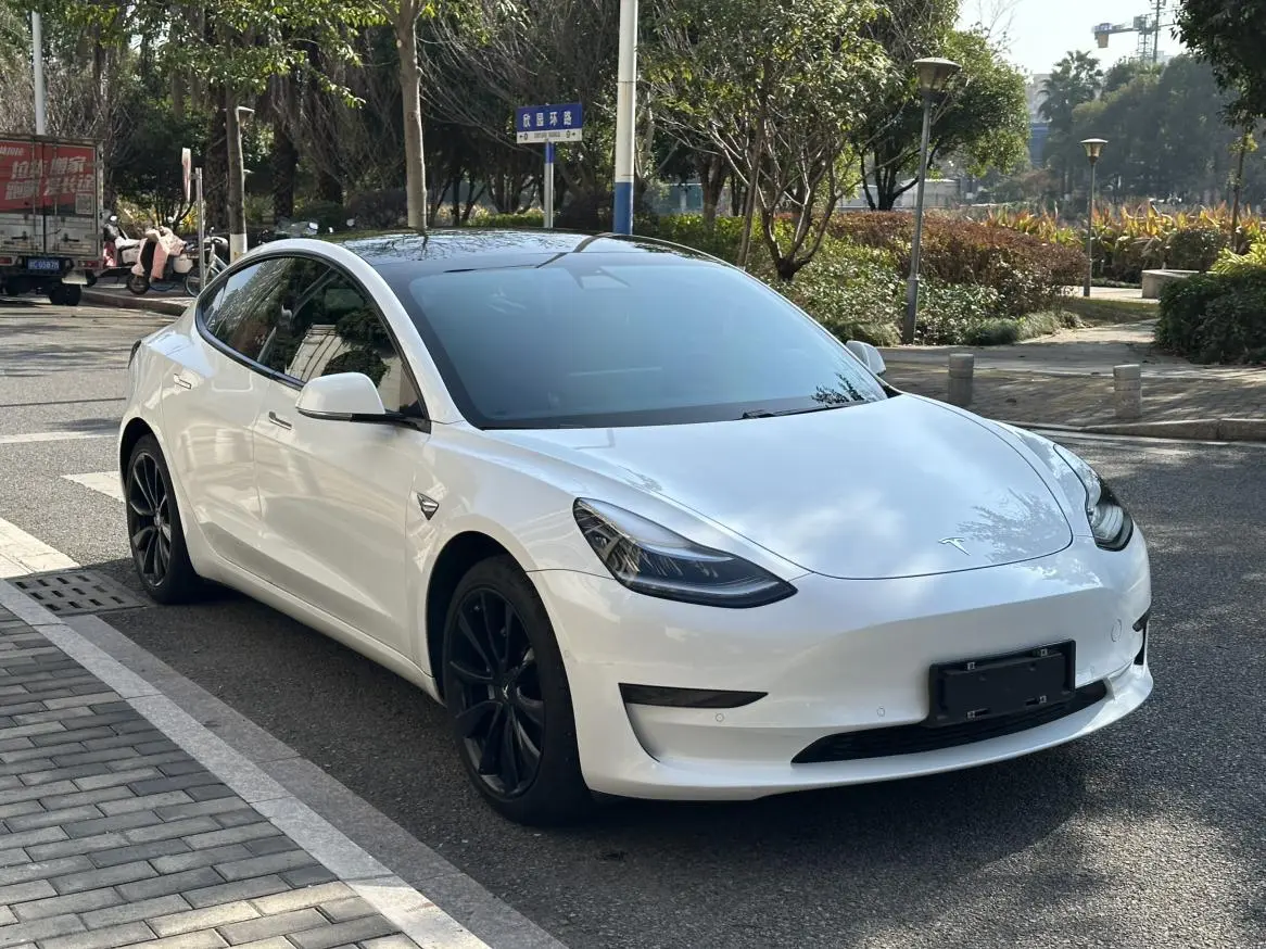 Tesla Model 3 Upgraded version of standard battery life rear drive