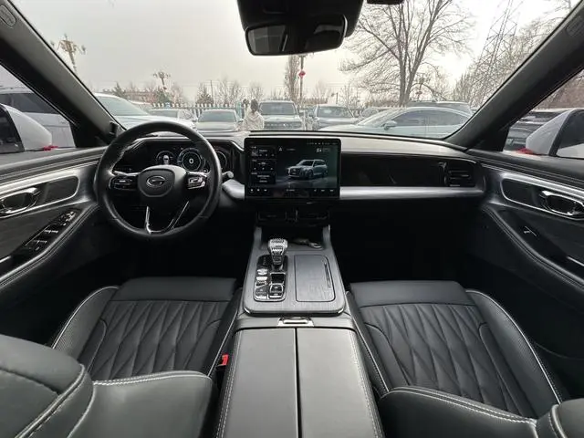 GAC Trumpchi GS8 Dual engine series 2.0TM hybrid two-wheel drive Premium Edition 7-seater
