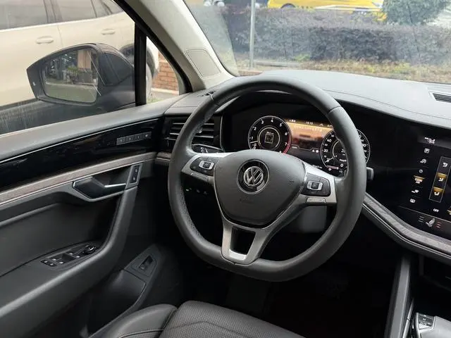 Volkswagen Touareg 3.0 TSI Sharp Front Version Country VI