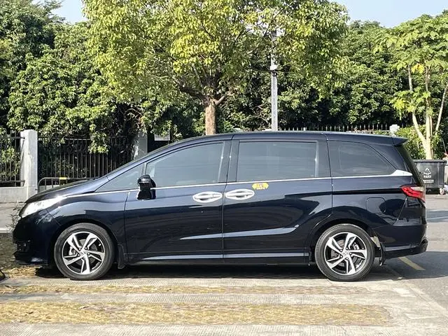 Honda Odyssey 2.4L Deluxe Edition