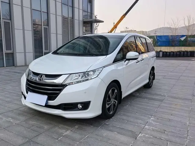 Honda Odyssey 2.4L Deluxe Edition