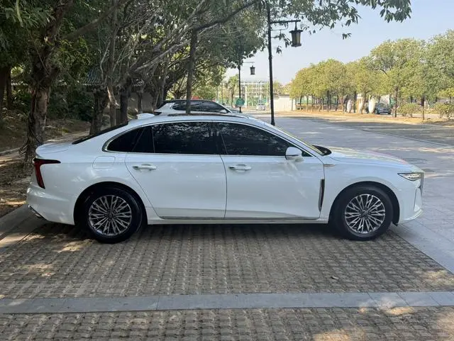 Hongqi Hongqi H5 1.5T DCT Zhilian Flag Rhyme Version