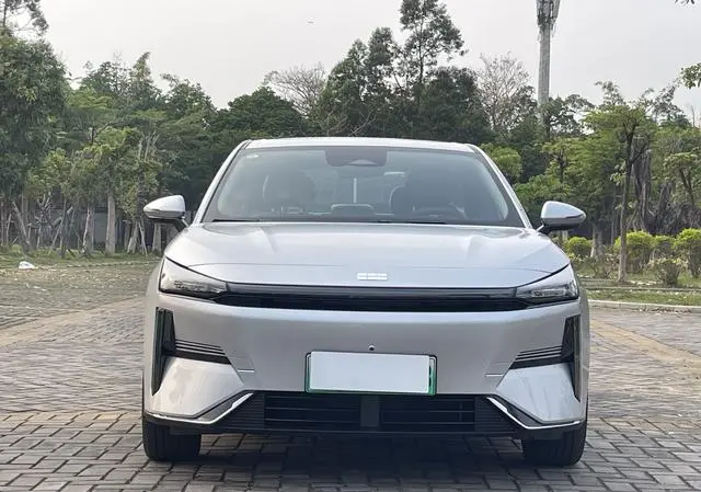 Geely Galaxy Galaxy L6 1.5 EM-i DHT 140KM Starship Version
