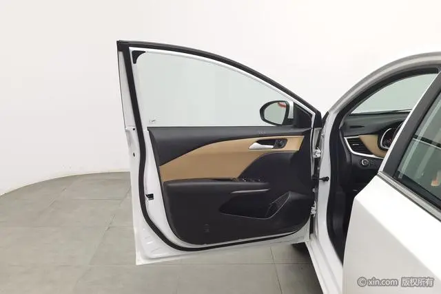 Chevrolet Cruze 320 automatic Enjoy Skylight version
