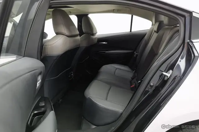 TOYOTA Asian lion 2.0L Premium Edition