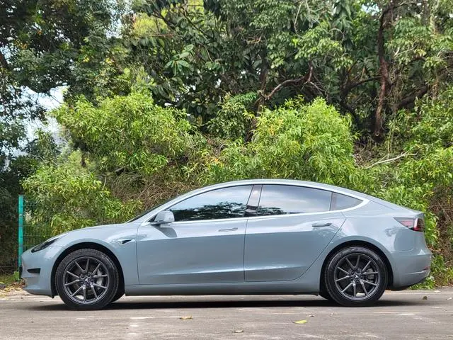 Tesla Model 3 Upgraded version of standard battery life rear drive