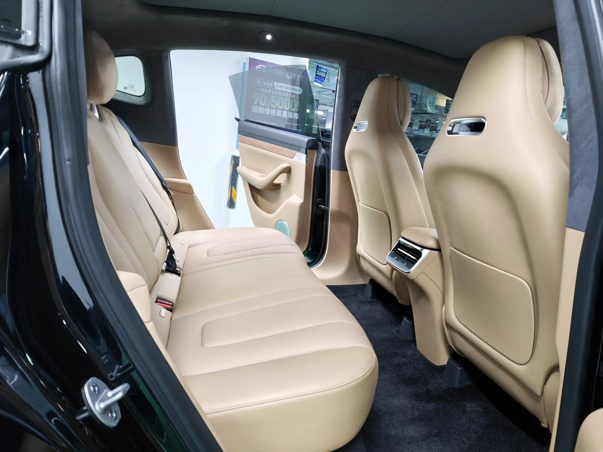 LUXEED Wisdom World R7 Pure electric 100kWh Max rear drive version