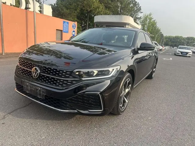 Volkswagen Passat 330TSI Starry Sky Elite Edition