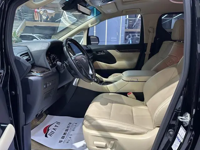 TOYOTA Elfa Dual engine 2.5L Deluxe Edition
