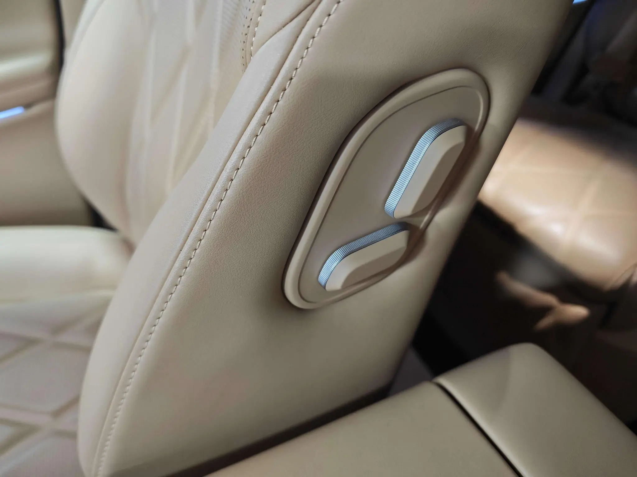 AITO Ask the world M9 Extended range Ultra six-seater version