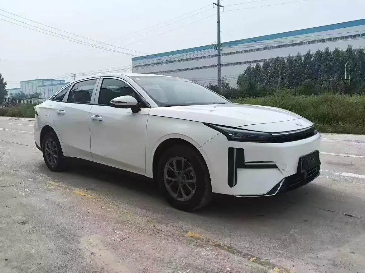 Geely Galaxy Galaxy L6 1.5 EM-i DHT 140KM Long Voyage Version