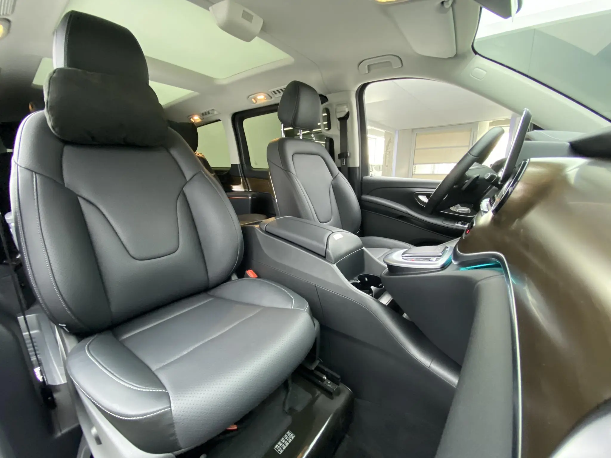 Mercedes-Benz Mercedes-Benz V-class V 260 L Long wheelbase Deluxe Edition