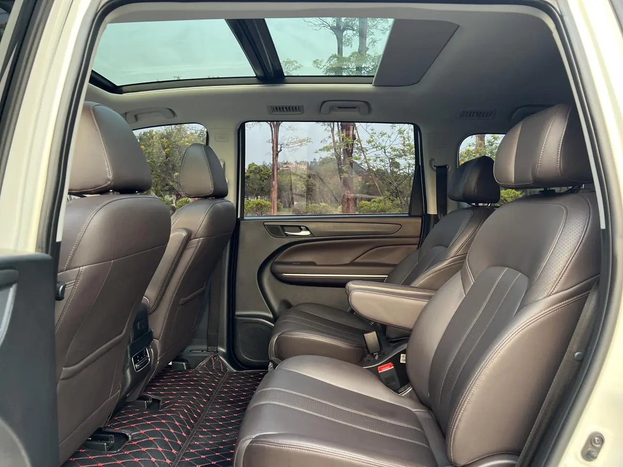 GAC Trumpchi M6 270T automatic Premium Edition 7-seater Country V