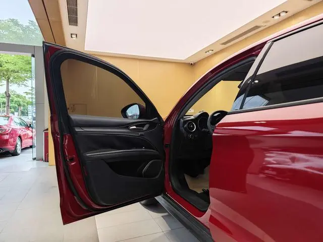 Alfa Romeo Stelvio 2.0T 200HP Elite Edition