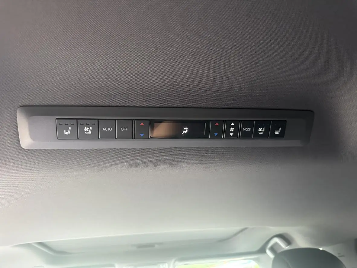 TOYOTA Saina Facelifted dual engine 2.5L Premium Edition