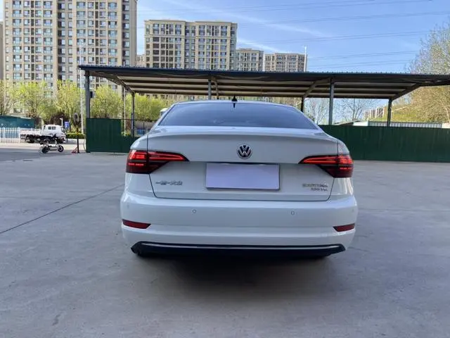 Volkswagen Sagitar 280TSI DSG Flying Edition