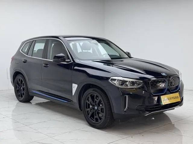 BMW BMW iX3 Leading type