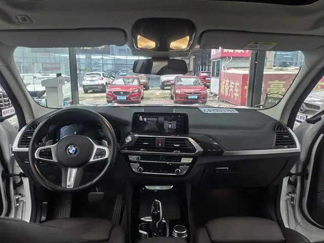 BMW BMW X3 The second facelift xDrive30i leading M sports suit