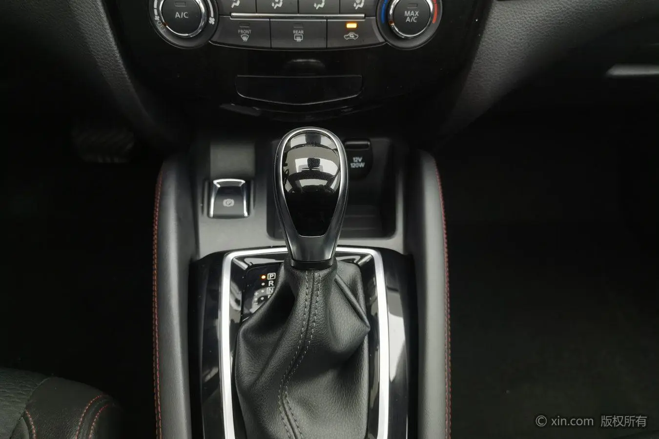 Nissan Qashqai 2.0L CVT Deluxe Edition
