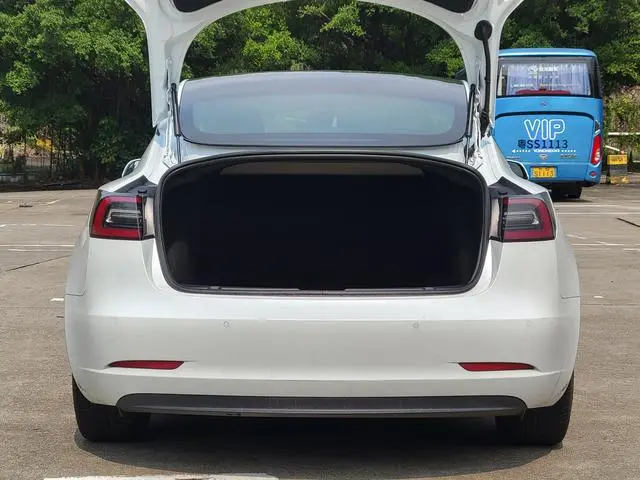 Tesla Model 3 Upgraded version of standard battery life rear drive