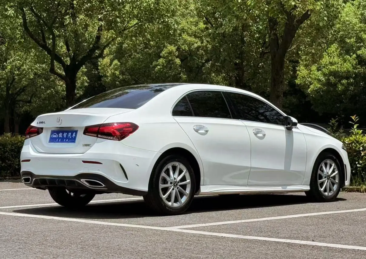 Mercedes-Benz Mercedes-Benz A-class A 200 L sports sedan fashion Version