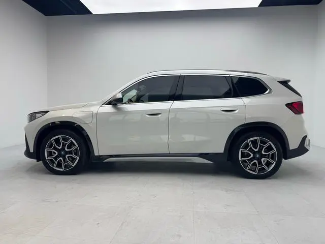 BMW BMW iX1 xDrive30L X design set