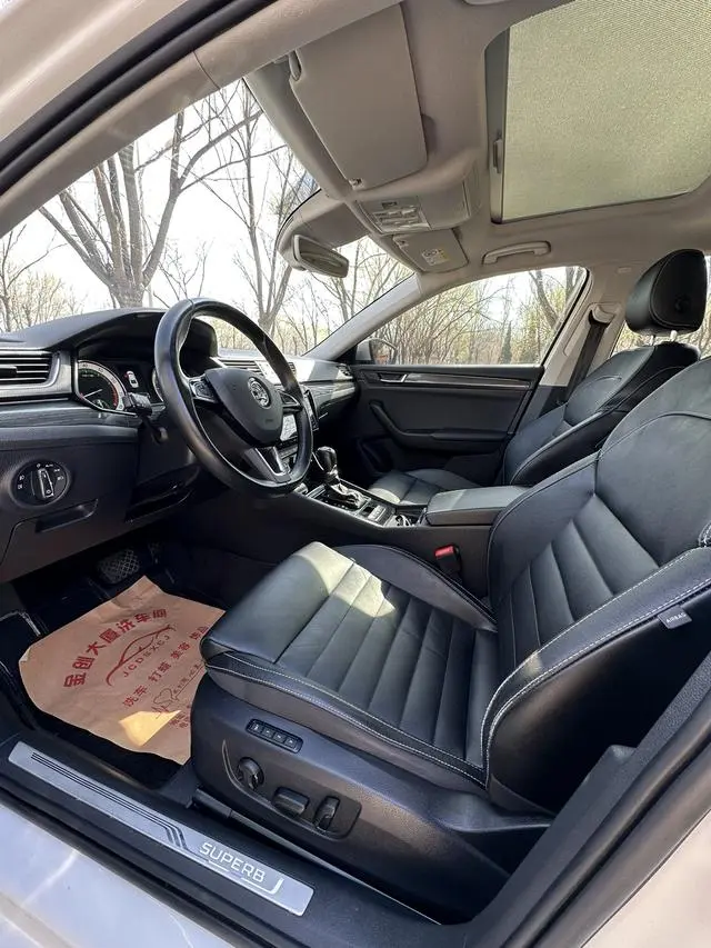 Skoda Speed pie ZI330 DSG Deluxe Edition Country VI