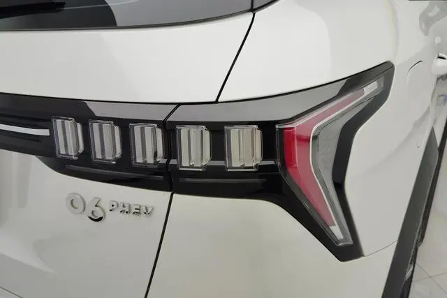 LYNK & CO Lynk & Co. 06 EM-P 84KM battery life version Pro