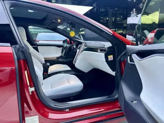 Tesla Model S P90D