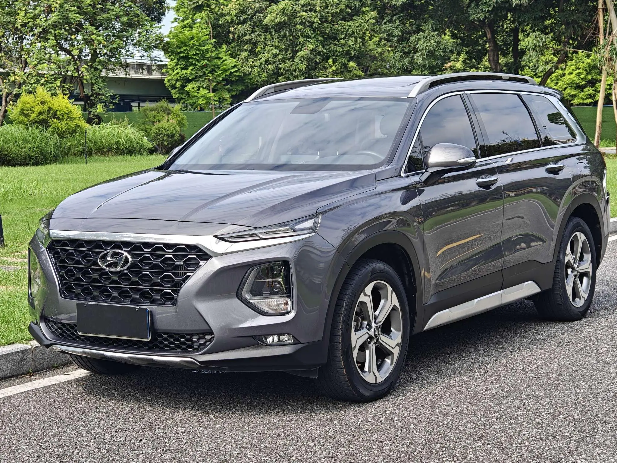 Hyundai Shengda 380 TGDi GLS automatic two-wheel drive deluxe edition Country V